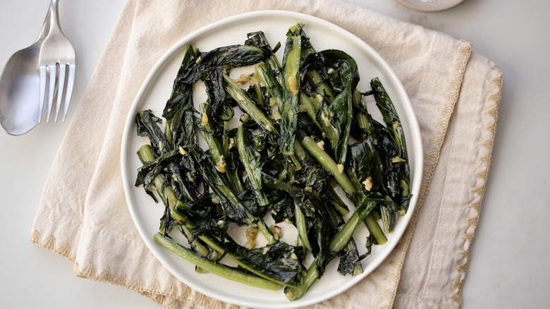 sauteed dandelion greens with garlic