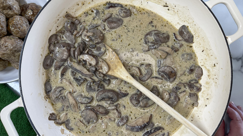 mushrooms in cream sauce
