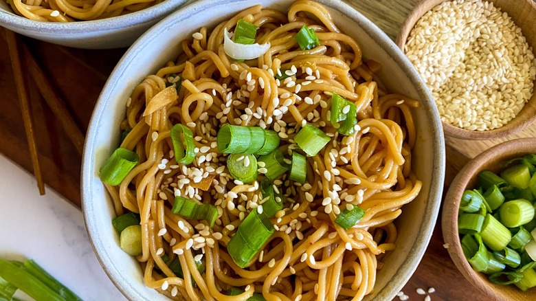 sesame garlic ramen noodles