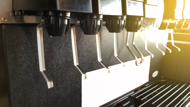 Soda fountain dispenser