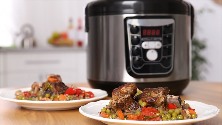 Should You Lock The Lid On A Slow Cooker When Cooking?