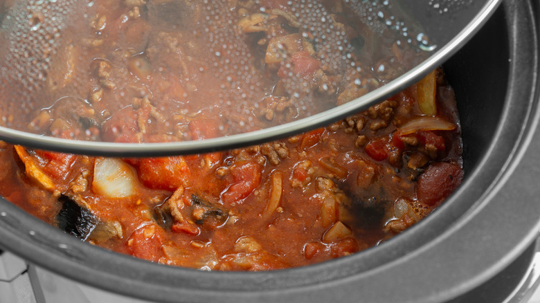 Slow cooker with lid open