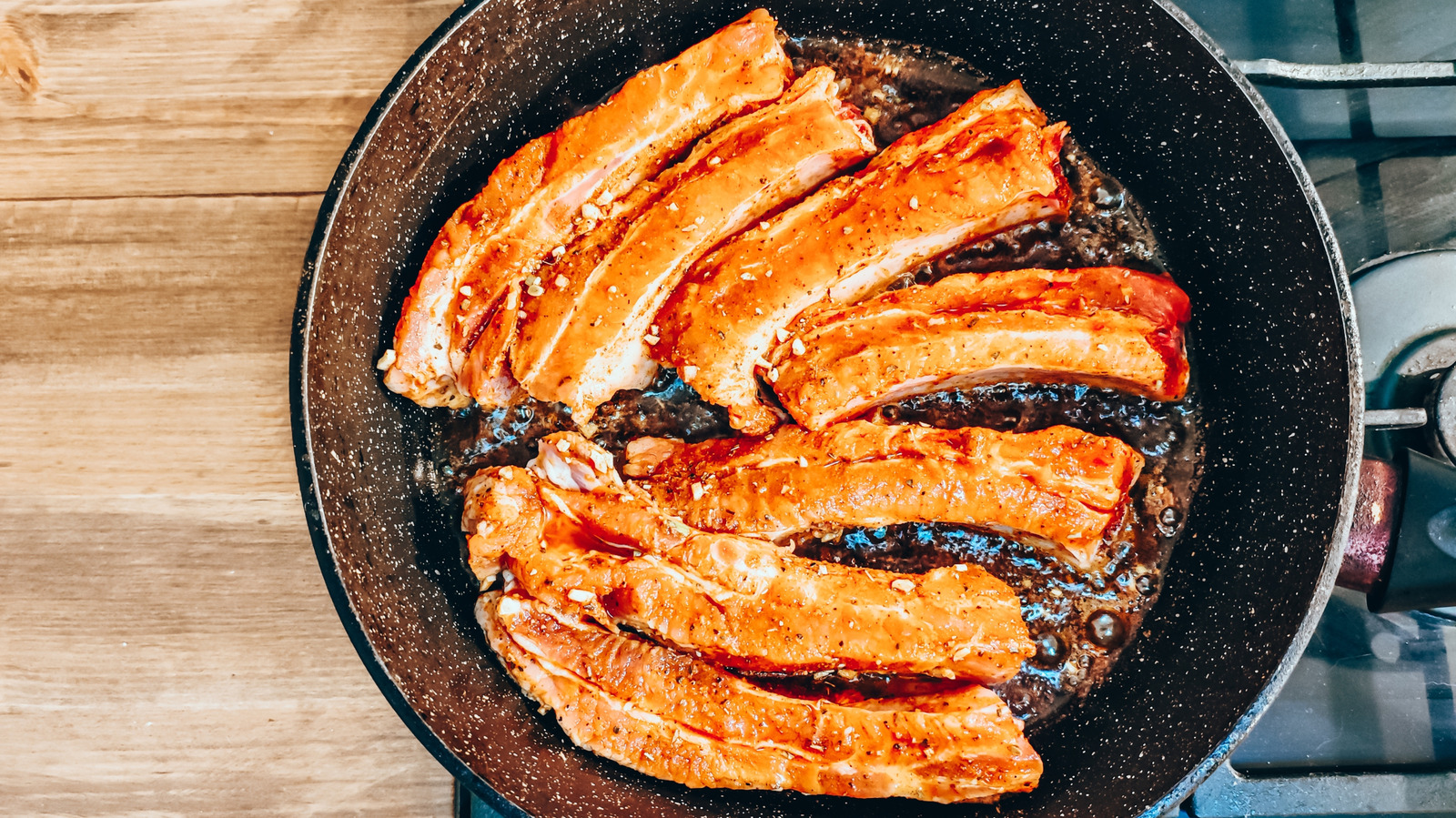 <a href="https://www.mashed.com/2233476/can-you-remove-pork-rib-membrane-after-cooking/" target="_blank">Should You Remove The Membrane From Pork Ribs After Cooking Them?</a>