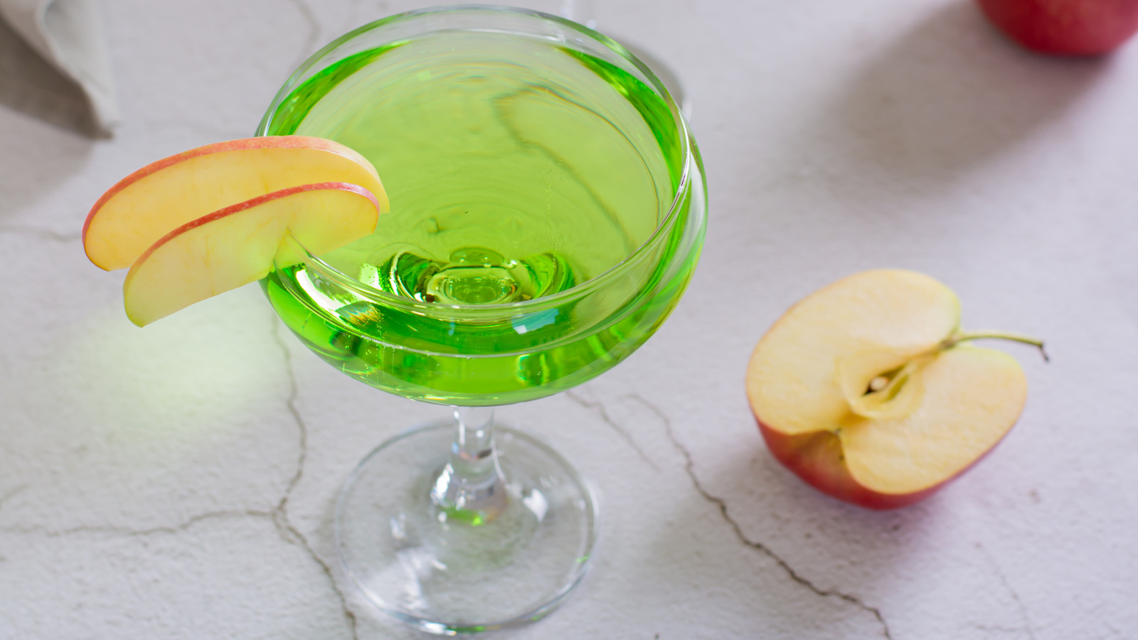 Should Your Appletinis Use Juice, Cider, Or Liqueur? We Asked An Expert