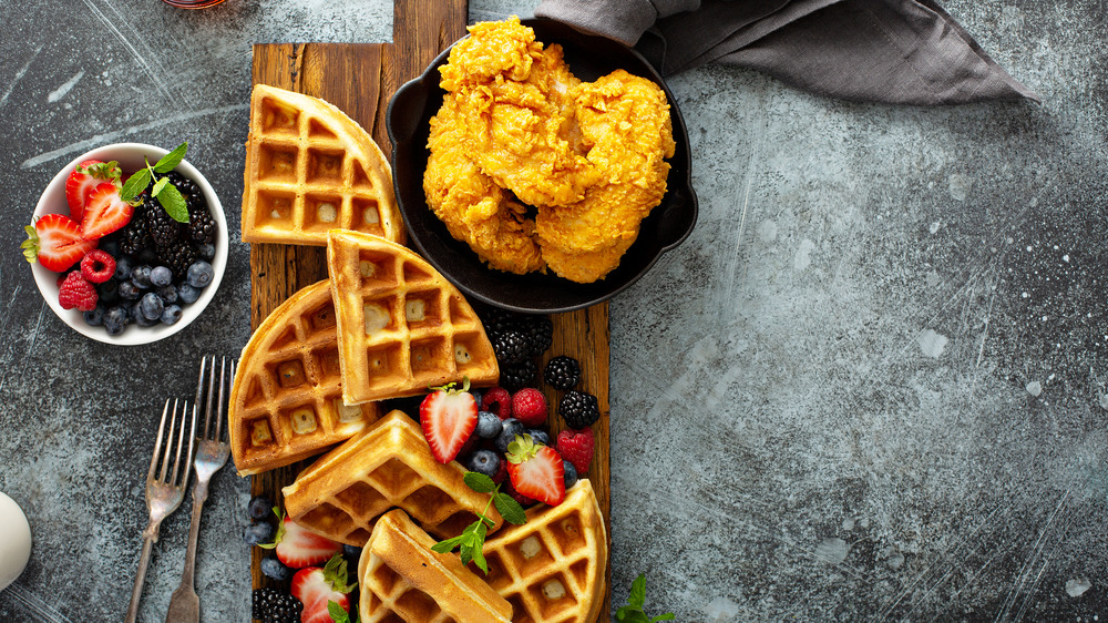 Waffles with chicken and fruit