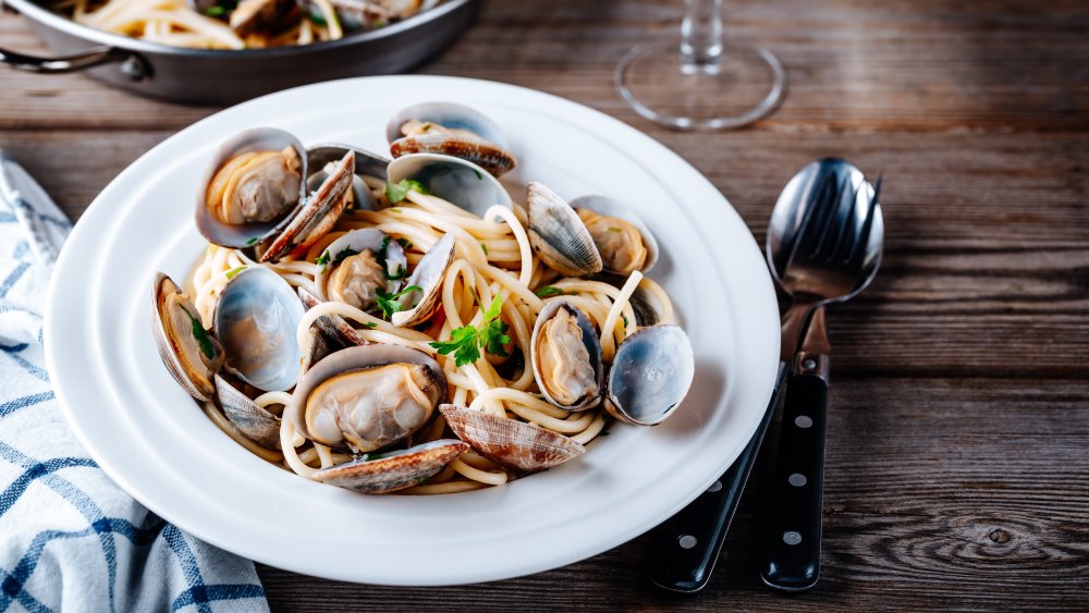 Clams with pasta