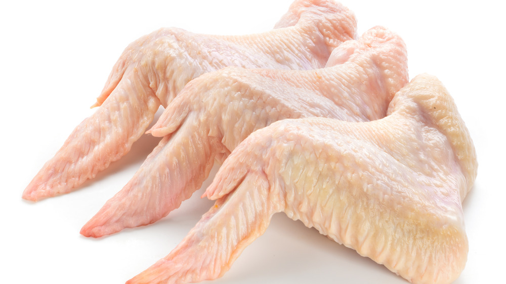 raw chicken wings