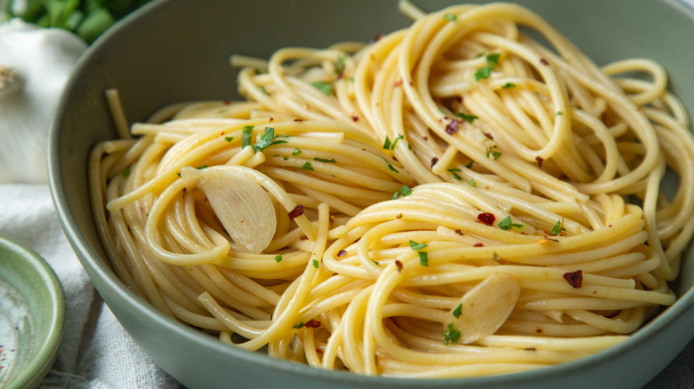 aglio e olio in dish 