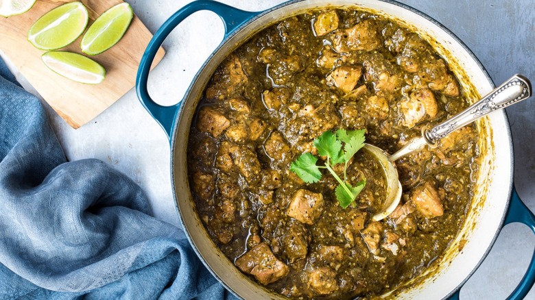 chile verde stew in blue pot