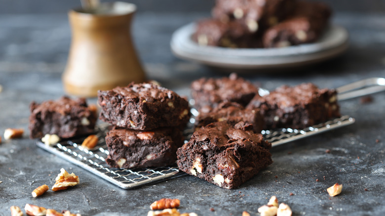 plate of fudge brownies