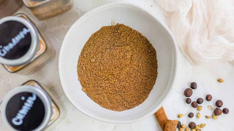 garam masala in bowl 