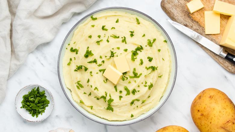 mashed potatoes with parsley