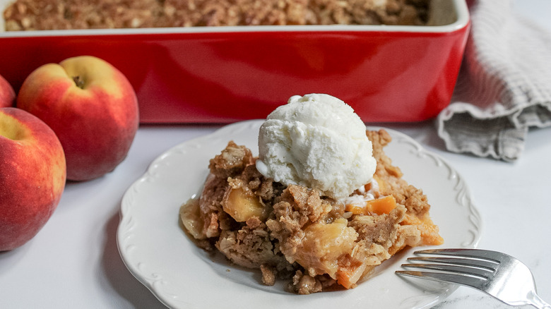 peach crisp on a plate