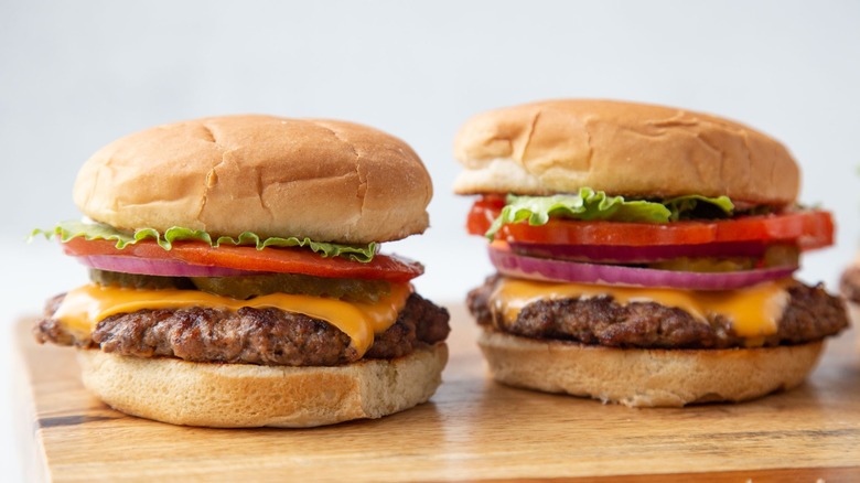 Smash Burger Recipe with Easy Sauce (VIDEO) 