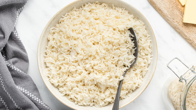 simple white rice in dish 