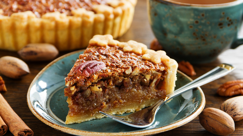 Pecan pie slice 