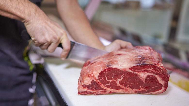 cutting sirloin steaks