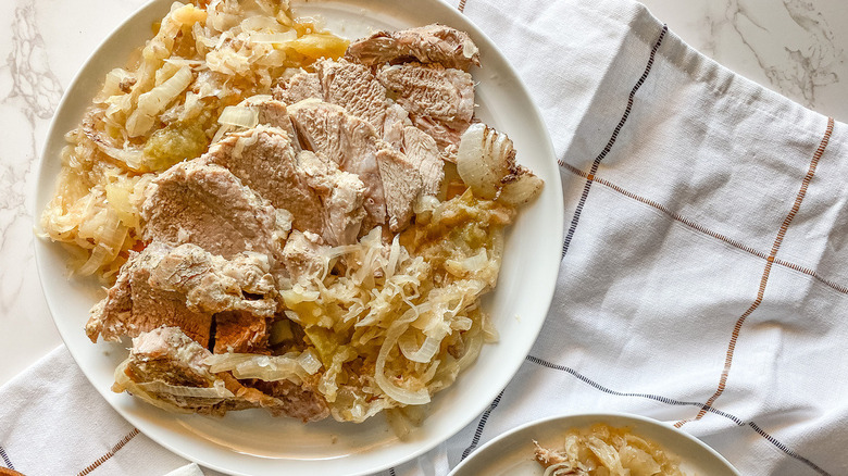 Slow Cooker Pork And Sauerkraut With Apples Recipe