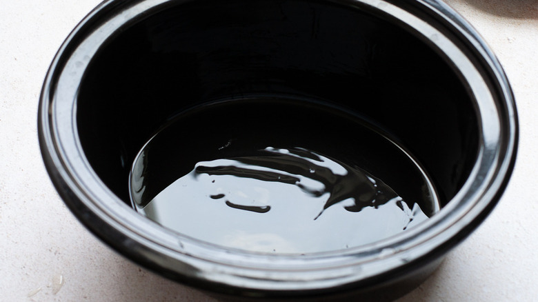 crockpot with oil in bottom 