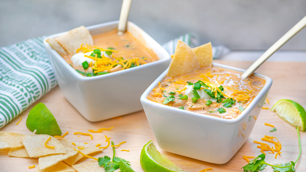 Slow cooker white chicken chili