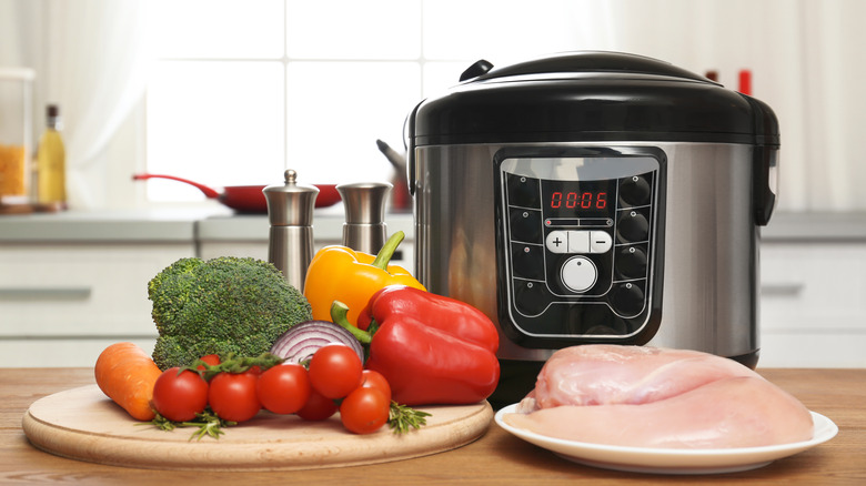 slow cooker with chicken and vegetables