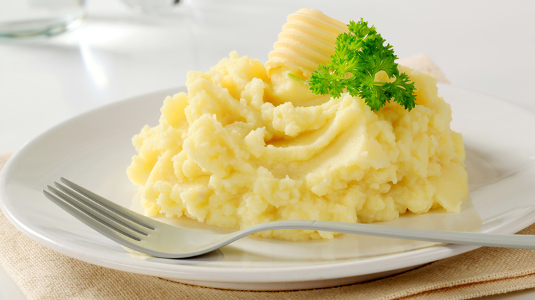 Mashed potatoes in bowl