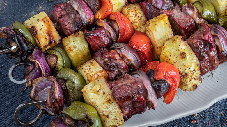 smoked steak kabobs with veggies