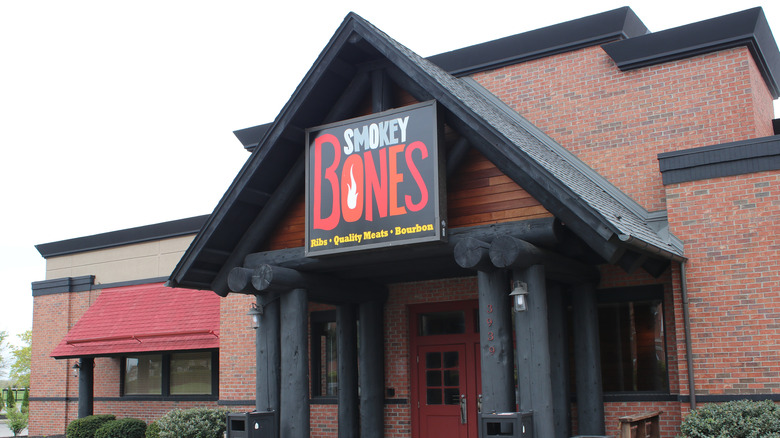 Smokey Bones restaurant exterior