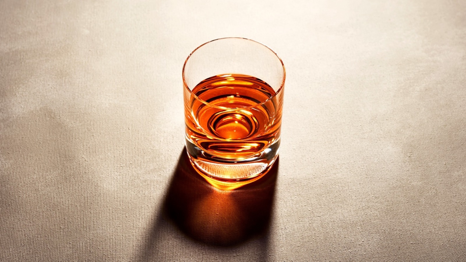 <a href="https://www.mashed.com/2238689/snake-whiskey-most-unusual-bottles/" target="_blank">Snake-Filled Whiskey Has Some Of The Most Unforgettable Bottles You’ll Ever See</a>