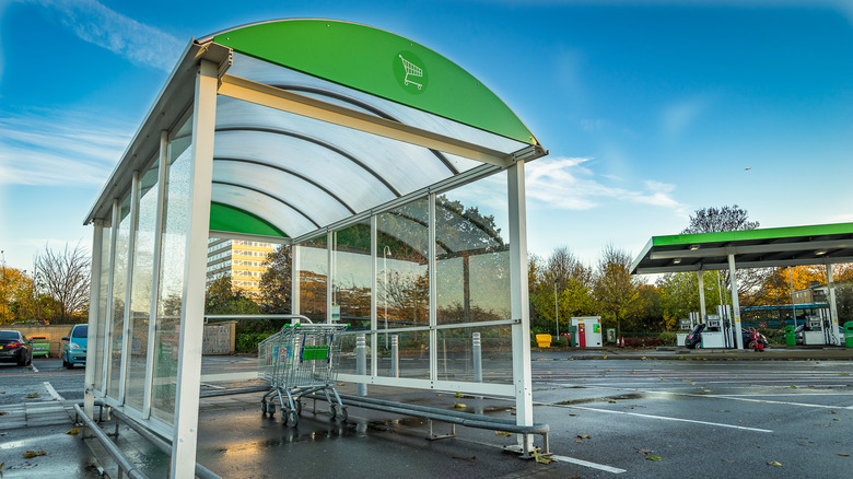 Cart return station