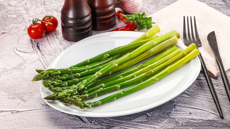 Asparagus on plate