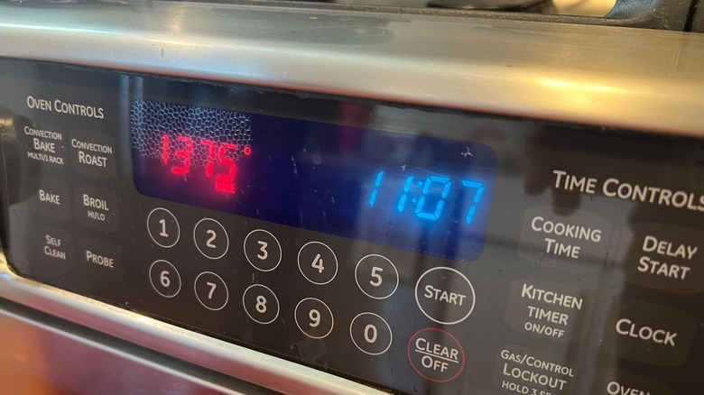 Oven control panel with temperature set to 375 F