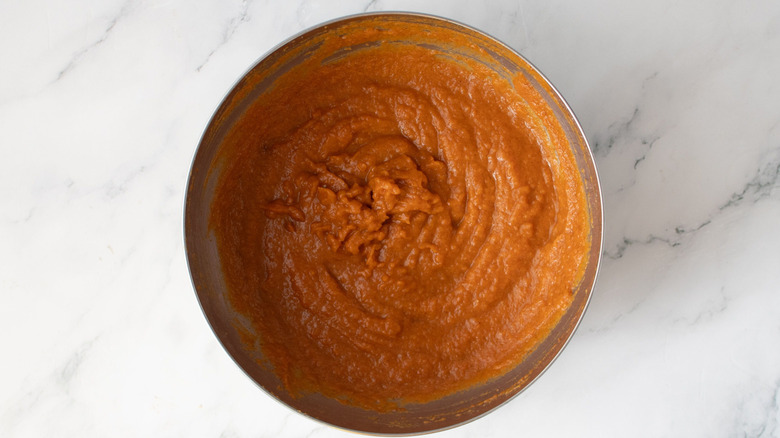 Pumpkin pie filling in bowl