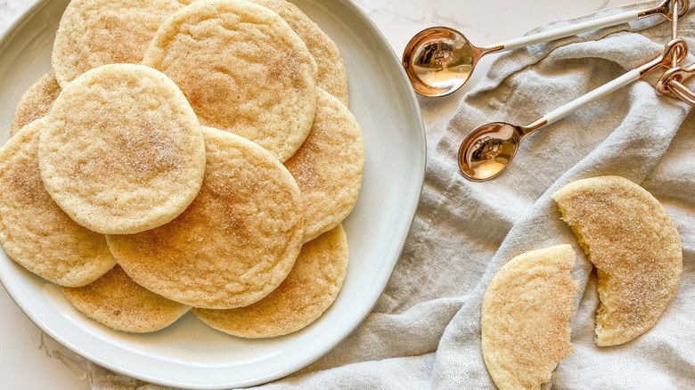 A plate filled with snickerdoodle cookies.