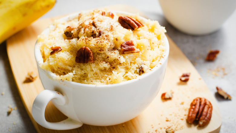 Custard-like mug cake with walnuts
