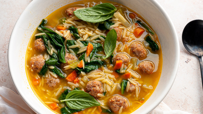   sup pernikahan Italia pedas dalam mangkuk