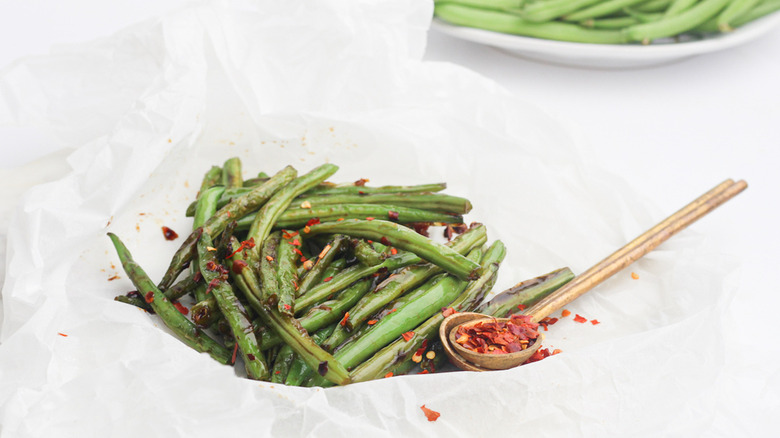 bowl of spicy green beans