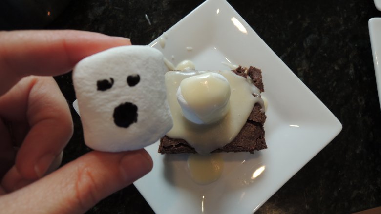 Spooky Ghost Brownies Are Just What You Need This Halloween