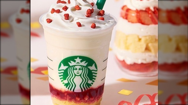 Merry Strawberry Cake Frappuccino