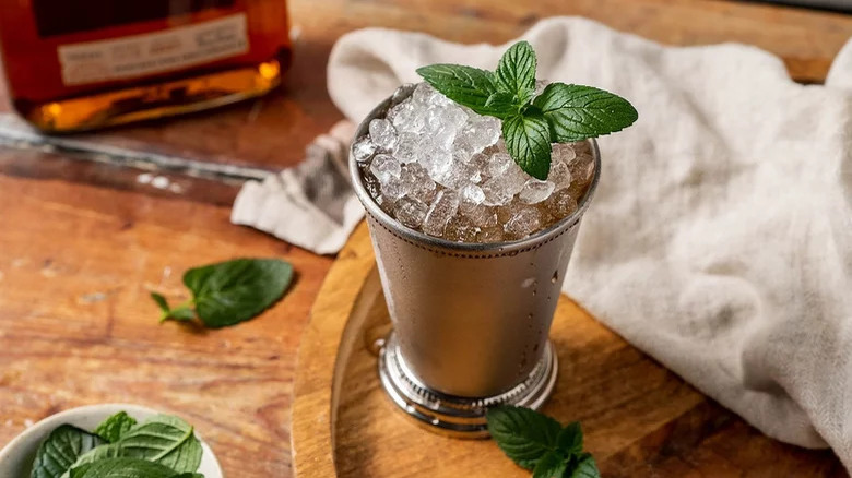 mint julep with ice