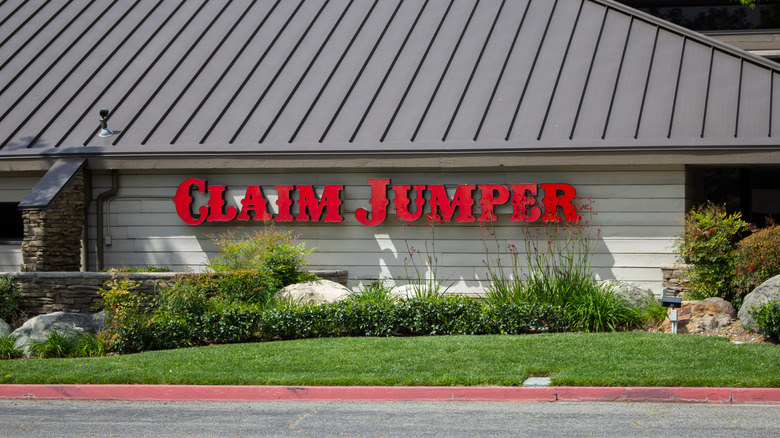 Claim Jumper building exterior