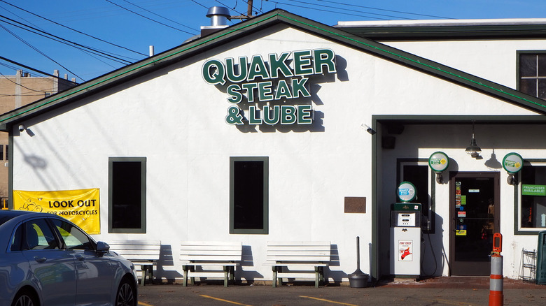 Quaker Steak & Lube restaurant exterior