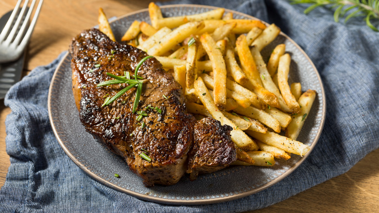 French fries with steak