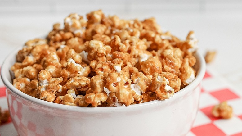 caramel popcorn in bowl