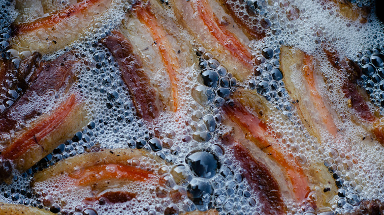 Bacon with bacon grease in pan