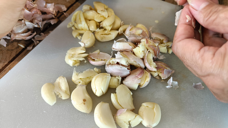 garlic peelings 