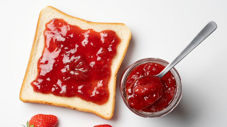 strawberry jelly on white bread