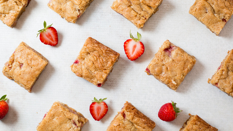 strawberry blondies arranged on table