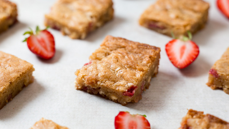 strawberry blondies arranged on table