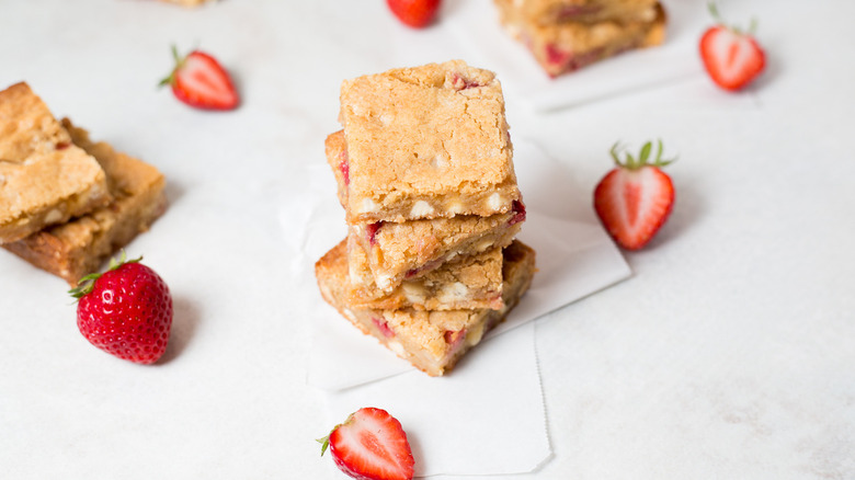 strawberry blondies arranged on table